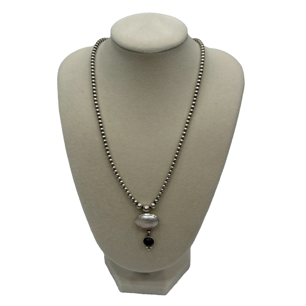Q.T. Sterling Silver Mother of Pearl Onyx Southwestern‎ Pendant Necklace 18"